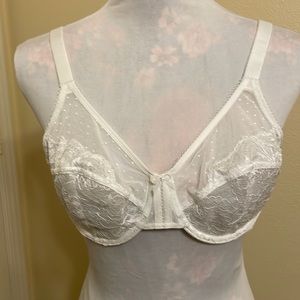 Vanity fair white lace cup light weight bra 40c no padding